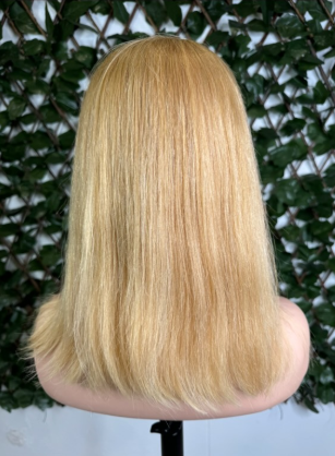 Perruque Lace Wig Blonde – Coupe Mi-longue Élégante