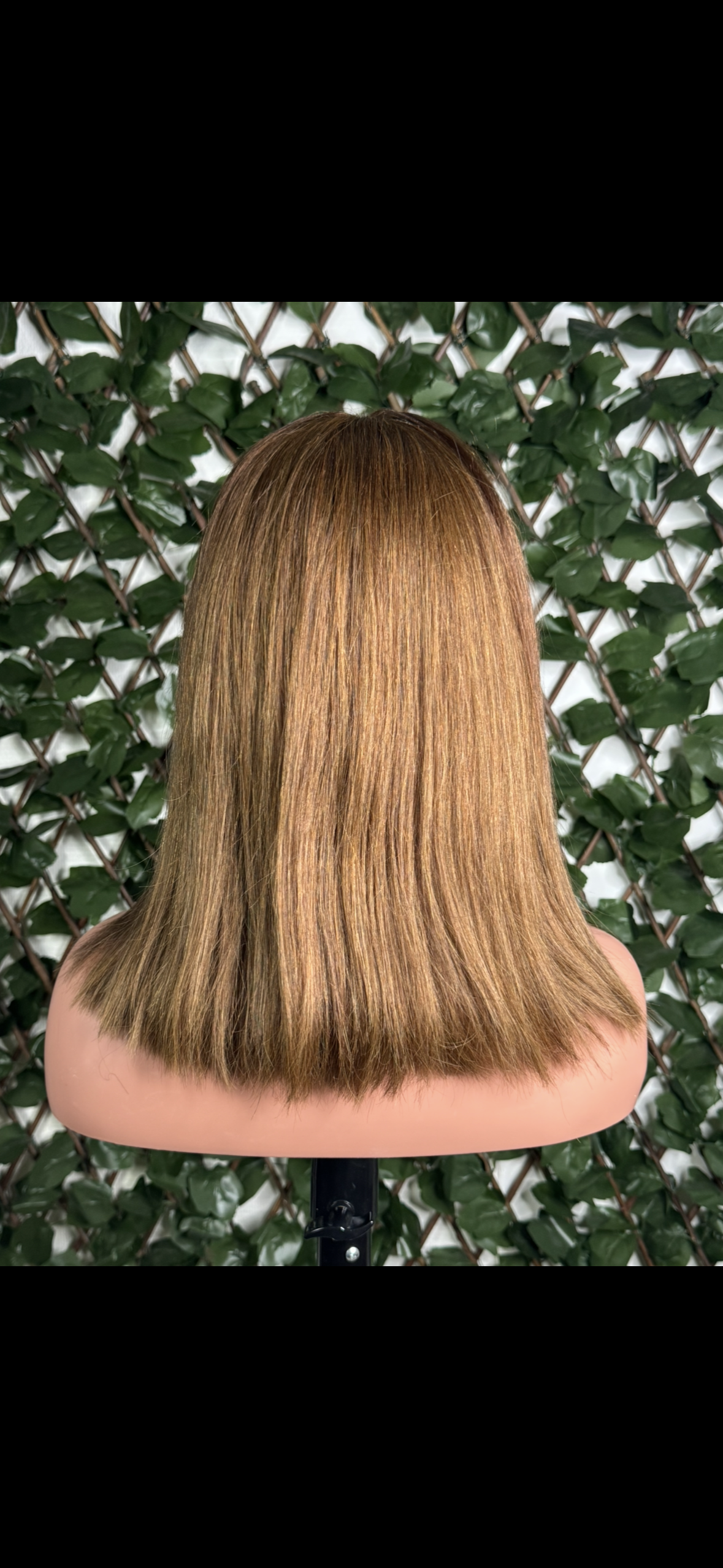 Perruque mi-longue lisse – Blond caramel